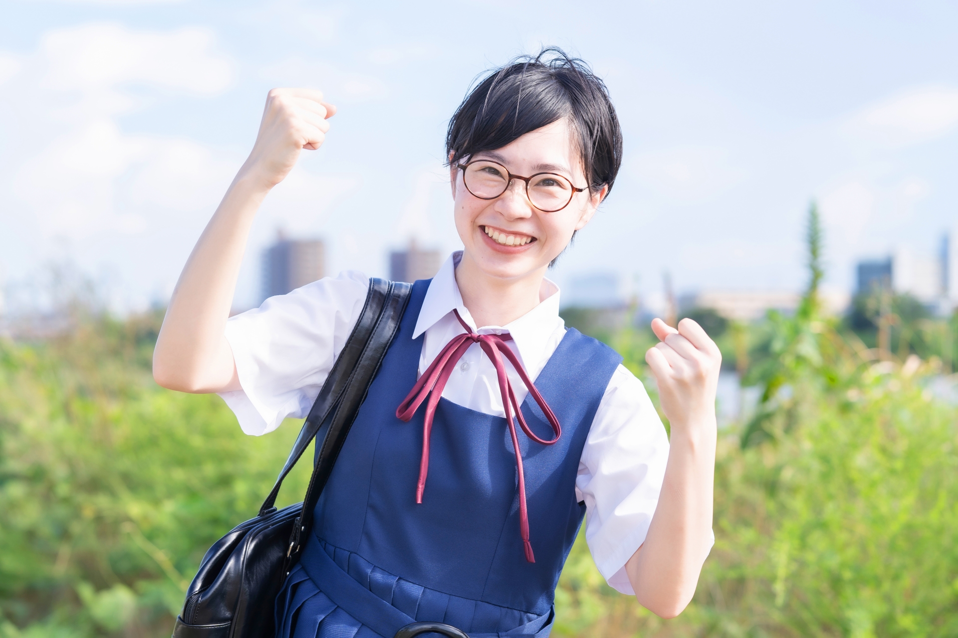 合格を喜ぶ生徒